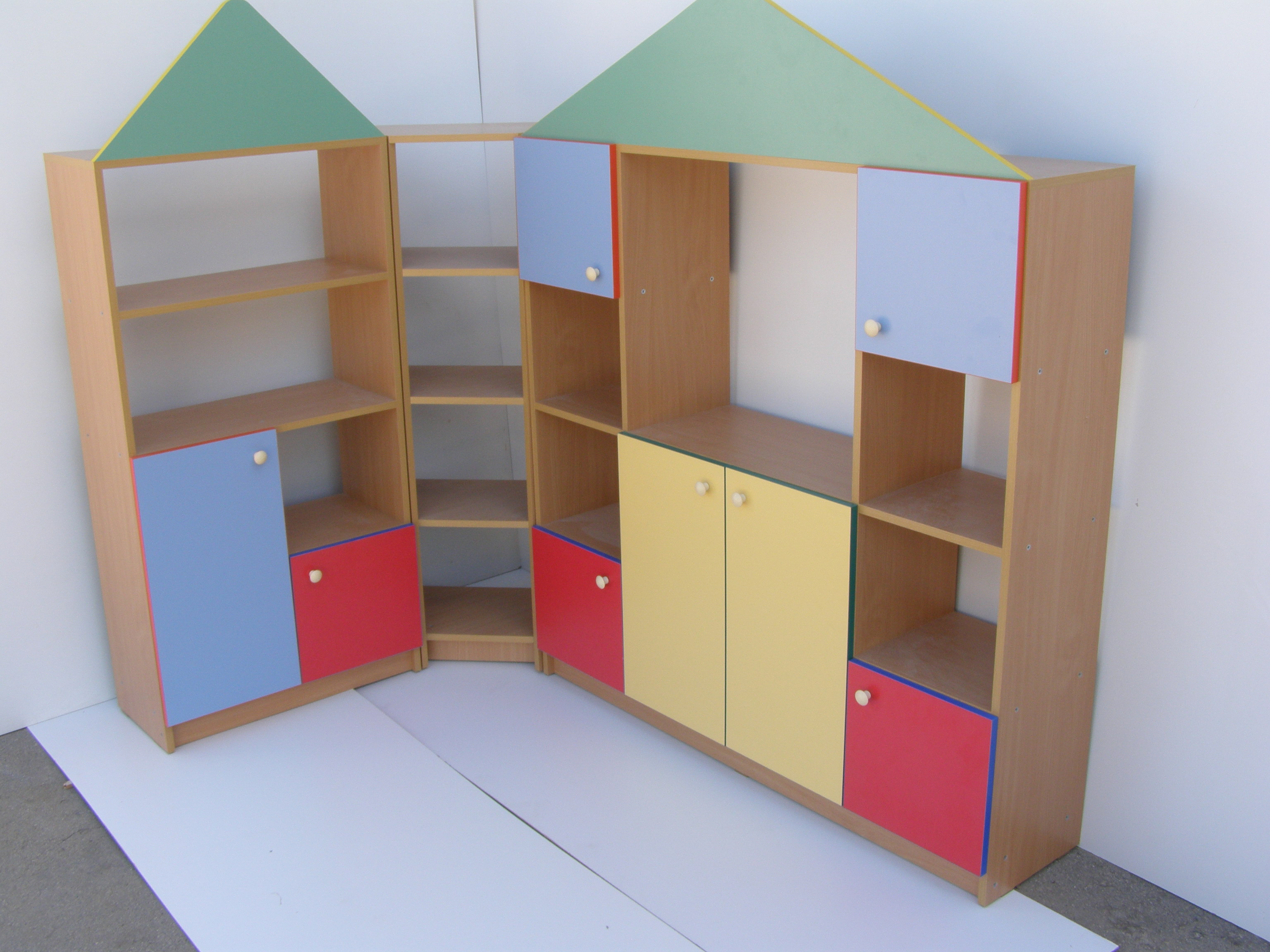 Удобная мебель уголок для детского сада